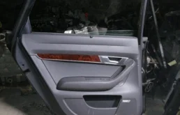 Двери для Audi A6 2003 года на фотографиях