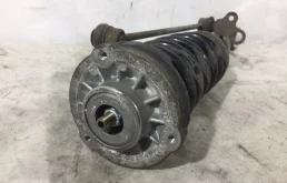 Амортизатор передний правый для BMW 5er 2010 года на фотографиях