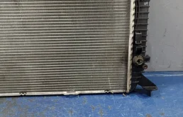 Радиатор охлаждения ДВС для Audi A4 2014 года на фотографиях