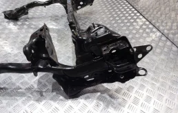 Подрамник двигателя для Audi A6 2018 года на фотографиях