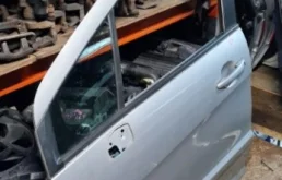 Накладка на дверь передняя левая для Peugeot 308 на фотографиях