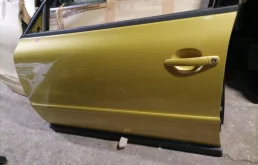 Дверь передняя левая для Volkswagen Passat 2001 года на фотографиях