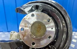 Кулак задний левый для Volkswagen Tiguan 2015 года на фотографиях