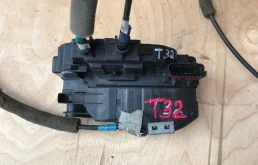 Замок передней левой двери для Nissan X-Trail 2018 года на фотографиях