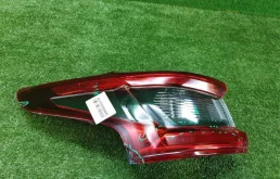 Фонарь внутренний левый для Nissan Qashqai 2018 года на фотографиях