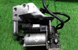 Компрессор пневмоподвески задний для Mercedes-Benz S class 2014 года на фотографиях