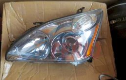Фара левая для Lexus RX 2005 года на фотографиях