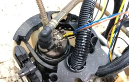 Топливный насос для Volkswagen Passat 2012 года на фотографиях