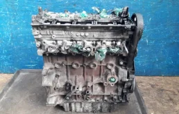 Двигатель без навесного для Ford Kuga 2012 года на фотографиях