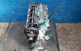 Двигатель без навесного для Ford Kuga 2012 года на фотографиях