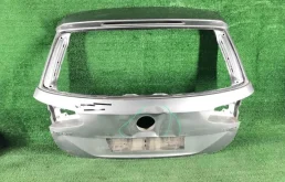 Крышка багажника для Volkswagen Passat 2016 года на фотографиях