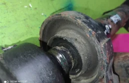 Карданный вал передний для Volkswagen Touareg 2004 года на фотографиях