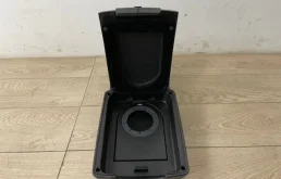 Подлокотник передний для Volkswagen Touareg 2004 года на фотографиях