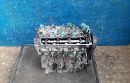 Двигатель без навесного для Ford Kuga 2012 года на фотографиях