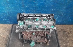 Двигатель без навесного для Ford Kuga 2012 года на фотографиях