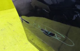 Дверь задняя правая для Mercedes-Benz C class 2019 года на фотографиях