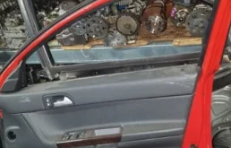 Дверь передняя правая для Volvo S40 2004 года на фотографиях