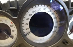 Приборная панель для Mercedes-Benz C class 2009 года на фотографиях