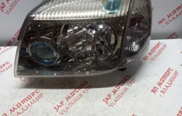 Фара левая для Nissan X-Trail 2000 года на фотографиях