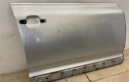 Дверь передняя правая для Volkswagen Touareg 2009 года на фотографиях