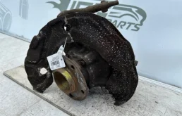 Кулак поворотный левый для BMW 3er 2008 года на фотографиях