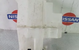 Бачок омывателя для Nissan X-Trail 2022 года на фотографиях