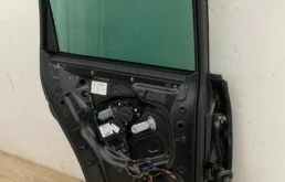 Дверь задняя левая для Volkswagen Touareg 2004 года на фотографиях