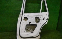 Дверь задняя правая для BMW X3 2010 года на фотографиях