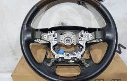 Руль для Toyota Land Cruiser 2021 года на фотографиях