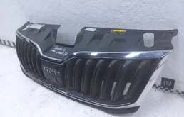 Молдинг решетки радиатора для Skoda Octavia 2018 года на фотографиях