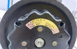 Компрессор кондиционера для Mercedes-Benz C class 2005 года на фотографиях