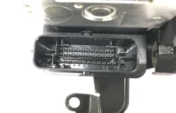 Блок ABS для Skoda Octavia 2017 года на фотографиях