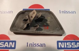 Крышка форсунки фароомывателя левая для Nissan X-Trail 2018 года на фотографиях