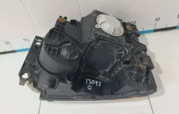 Фара правая для Land Rover Discovery 2009 года на фотографиях