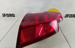 Фонарь правый для Volvo S40 2004 года на фотографиях