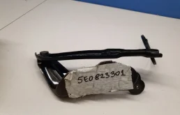 Петля капота левая для Skoda Octavia на фотографиях