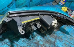 Фара правая для Toyota Land Cruiser 2014 года на фотографиях