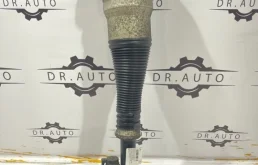 Пневмостойка задняя правая для Mercedes-Benz S class 2017 года на фотографиях