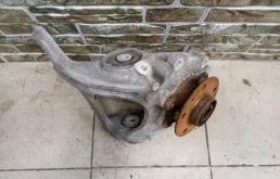 Цапфа задняя левая для Audi A6 на фотографиях