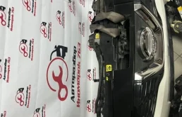 Фара ксенон левая для Nissan Qashqai 2008 года на фотографиях