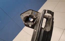 Усилитель переднего бампера для Hyundai Tucson 2004 года на фотографиях