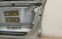 Дверь передняя правая для Volkswagen Touareg 2009 года на фотографиях