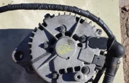 Генератор для Nissan X-Trail 2000 года на фотографиях