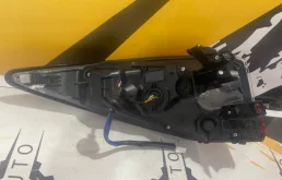 Фонарь правый для Lexus RX 2012 года на фотографиях