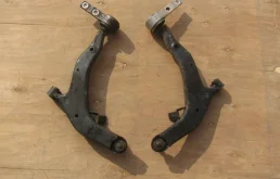 Рычаг передний правый нижний для Nissan Murano 2002 года на фотографиях