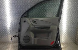 Дверь передняя правая для Hyundai Tucson 2008 года на фотографиях