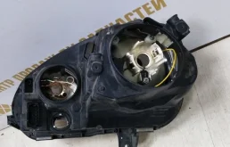 Фара правая для Volkswagen Jetta 2008 года на фотографиях