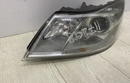 Фары для Skoda Octavia 2004 года на фотографиях