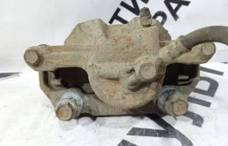 Суппорт передний левый для Lexus IS 2011 года на фотографиях