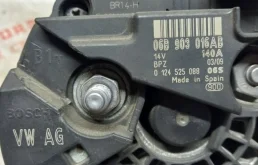 Генератор для Audi A4 2003 года на фотографиях